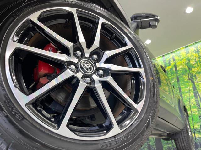 ヤリスクロス ハイブリッド　ＧＲスポーツ　純正８型ナビ　バックカメラ　セーフティセンス　レーダークルーズ　禁煙車　ドラレコ　コーナーセンサー　ＬＥＤヘッド　ＥＴＣ２．０　オートハイビーム　車線逸脱警報　Ｂｌｕｅｔｏｏｔｈ　オートライト（13枚目）