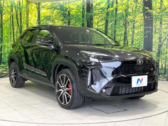 ヤリスクロス ハイブリッド　ＧＲスポーツ　純正８型ナビ　バックカメラ　セーフティセンス　レーダークルーズ　禁煙車　ドラレコ　コーナーセンサー　ＬＥＤヘッド　ＥＴＣ２．０　オートハイビーム　車線逸脱警報　Ｂｌｕｅｔｏｏｔｈ　オートライト（16枚目）