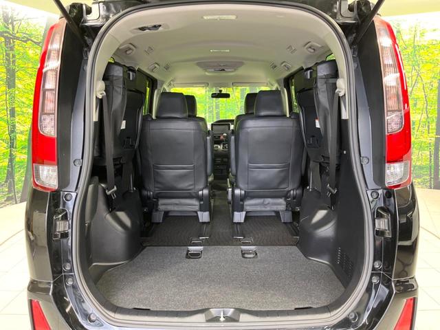 ノア Ｓｉ　両側電動ドア　純正９型ナビ　後席モニター　バックカメラ　セーフティセンス　コーナーセンサー　スマートキー　ＬＥＤヘッド　ビルトインＥＴＣ　オートライト　デュアルエアコン　純正１６インチアルミ（10枚目）