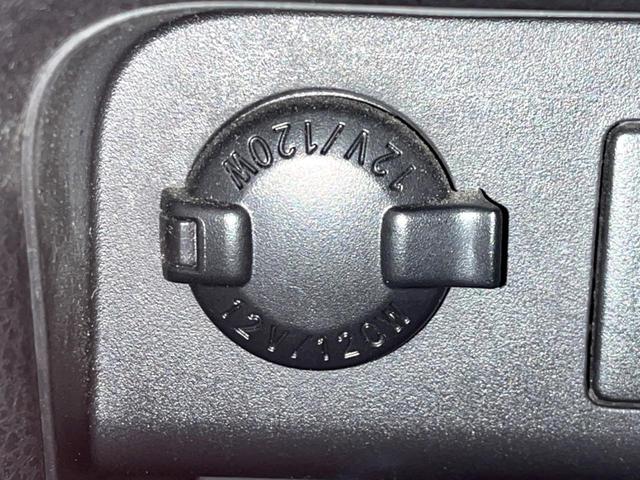 ノア Ｓｉ　両側電動ドア　純正９型ナビ　後席モニター　バックカメラ　セーフティセンス　コーナーセンサー　スマートキー　ＬＥＤヘッド　ビルトインＥＴＣ　オートライト　デュアルエアコン　純正１６インチアルミ（49枚目）