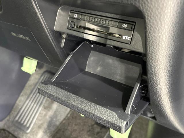 ノア Ｓｉ　両側電動ドア　純正９型ナビ　後席モニター　バックカメラ　セーフティセンス　コーナーセンサー　スマートキー　ＬＥＤヘッド　ビルトインＥＴＣ　オートライト　デュアルエアコン　純正１６インチアルミ（58枚目）