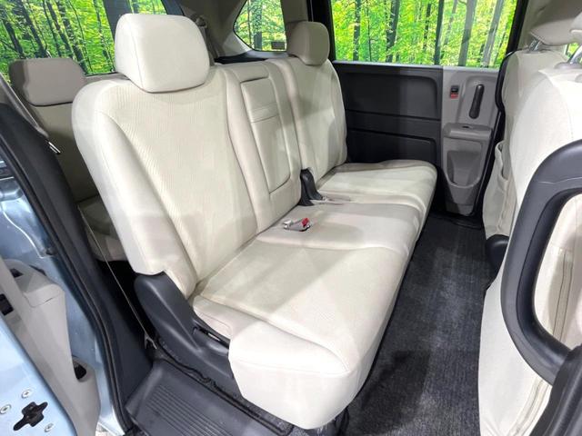 フリード G ジャストセレクション 電動スライドドア 純正SDナビ バックカメラ 禁煙車 スマートキー HIDヘッド ETC オートエアコン Bluetooth接続 CD DVD再生 地デジ(8枚目)