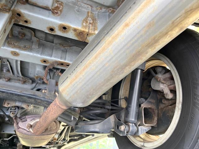 お車を安心してお乗りいただく為には、足回りの定期点検が欠かせません。サービスサポート(有償保証)では無料点検もご提供しており、安心のカーライフをお過ごしいただけるサポート体制が整っています。