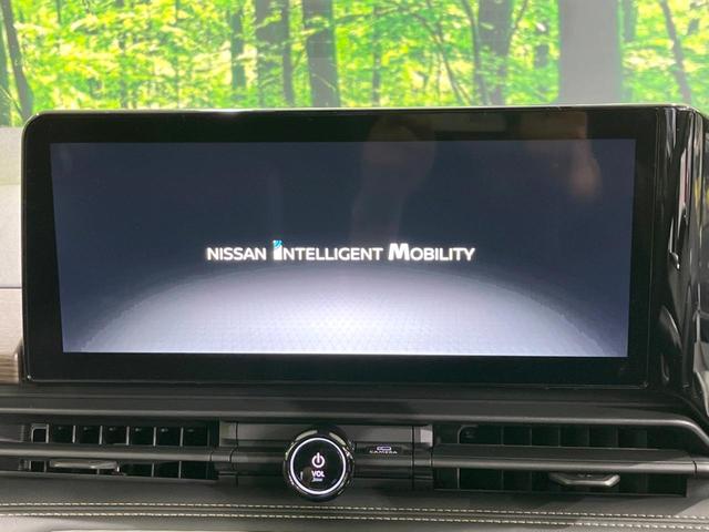 セレナ ｅ－パワー　ハイウェイスターＶ　登録済未使用車　両側電動スライドドア　純正１２．３型ナビ　全周囲カメラ　衝突軽減　ドラレコ　コーナーセンサー　スマートキー　ＬＥＤヘッド　ＥＴＣ２．０　地デジＴＶ　オートハイビーム　オートライト（4枚目）