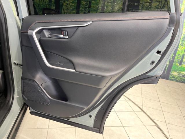 RAV4 ハイブリッドアドベンチャー 4WD ムーンルーフ バックカメラ 衝突被害軽減システム レーダークルーズ 禁煙車 ハーフレザーシート 前席シートエアコン パワーシート コーナーセンサー スマートキー LEDヘッド ETC2.0(35枚目)