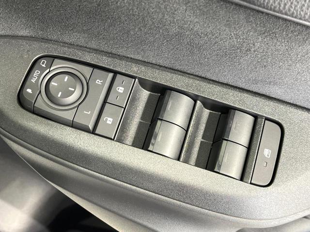 ヤリスクロス G 純正8インチディスプレイ バックカメラ セーフティセンス レーダークルーズ 禁煙車 ドラレコ コーナーセンサー ETC2.0 オートハイビーム 車線逸脱警報 オートライト オートエアコン(33枚目)