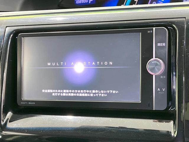 【純正ナビ】人気の純正ナビを装備しております。ナビの使いやすさはもちろん、オーディオ機能も充実！キャンプや旅行はもちろん、通勤や買い物など普段のドライブも楽しくなるはず♪
