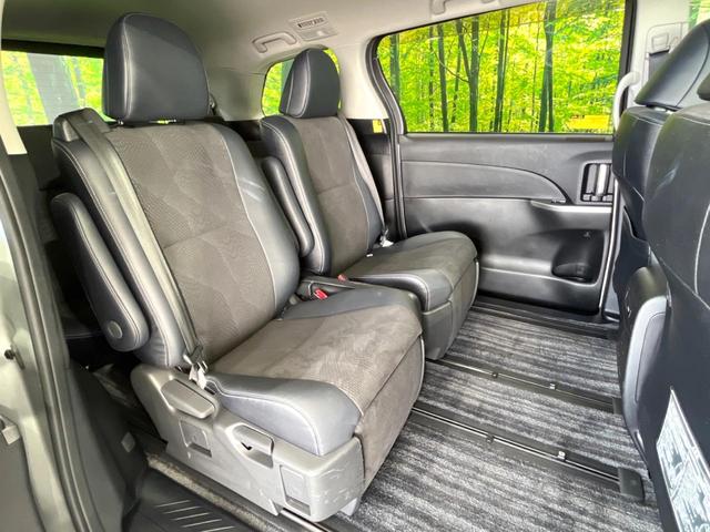 後部座席も気になるようなキズ・汚れやへたり等、大きなダメージはなく、良好な状態です。