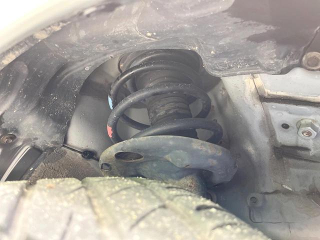 お車を安心してお乗りいただく為には、足回りの定期点検が欠かせません。サービスサポート（有償保証）では無料点検もご提供しており、安心のカーライフをお過ごしいただけるサポート体制が整っています。