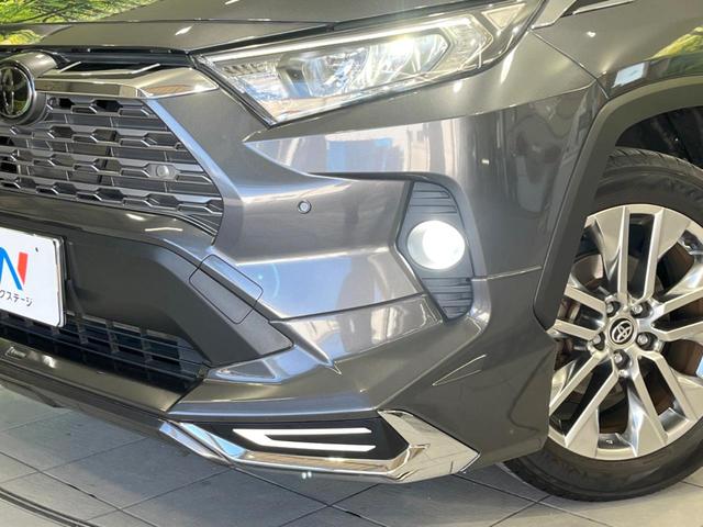 【ＬＥＤヘッドライト】悪天候や夜間走行時も良好な視界を確保し安心して運転できる高輝度ＬＥＤヘッドライトを装備！点灯速度が早く、消費電力も抑えられています。