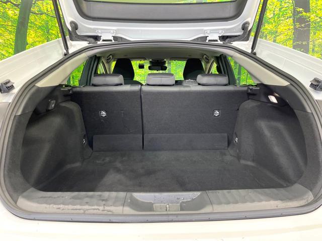 プリウス Ｘ　バックカメラ　衝突被害軽減システム　レーダークルーズ　禁煙車　ドラレコ　コーナーセンサー　スマートキー　ＬＥＤヘッド　ＥＴＣ２．０　オートハイビーム　車線逸脱警報　オートライト　オートエアコン（43枚目）