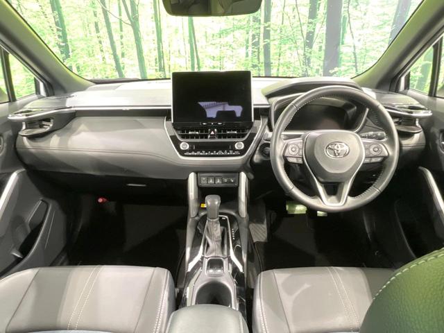 カローラクロス ハイブリッド　Ｚ　全周囲カメラ　衝突被害軽減システム　レーダークルーズ　禁煙車　電動リアゲート　パワーシート　コーナーセンサー　スマートキー　ＬＥＤヘッド　ＥＴＣ２．０　純正１８インチアルミ　オートハイビーム（2枚目）