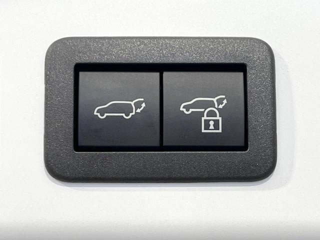 カローラクロス ハイブリッド　Ｚ　全周囲カメラ　衝突被害軽減システム　レーダークルーズ　禁煙車　電動リアゲート　パワーシート　コーナーセンサー　スマートキー　ＬＥＤヘッド　ＥＴＣ２．０　純正１８インチアルミ　オートハイビーム（41枚目）