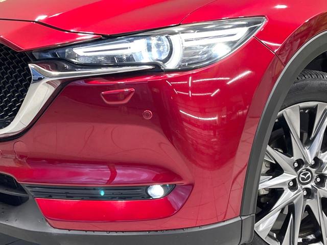 【ＬＥＤヘッドライト】悪天候や夜間走行時も良好な視界を確保し安心して運転できる高輝度ＬＥＤヘッドライトを装備！点灯速度が早く、消費電力も抑えられています。