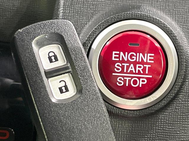 Ｎ－ＯＮＥ ＲＳ　ターボ　純正ＳＤナビ　バックカメラ　衝突被害軽減システム　禁煙車　ハーフレザーシート　ＬＥＤヘッド　ビルトインＥＴＣ　クルコン　純正１５インチアルミ　オートハイビーム　オートライト　オートエアコン（7枚目）