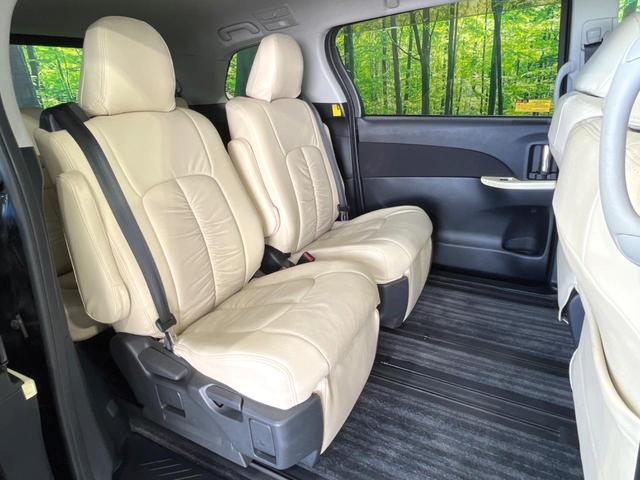 後部座席も気になるようなキズ・汚れやへたり等、大きなダメージはなく、良好な状態です。