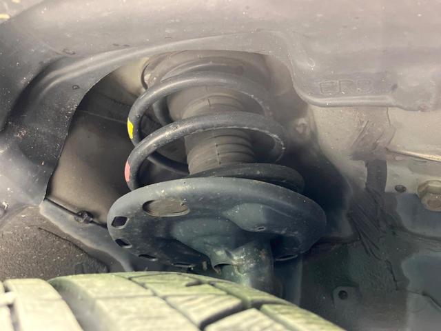 お車を安心してお乗りいただく為には、足回りの定期点検が欠かせません。サービスサポート（有償保証）では無料点検もご提供しており、安心のカーライフをお過ごしいただけるサポート体制が整っています。