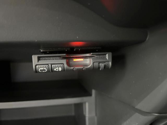 ノート Ｘ　ＦＯＵＲ　スマートセーフティエディション　４ＷＤ　純正ＳＤナビ　全周囲カメラ　衝突被害軽減システム　禁煙車　ドラレコ　コーナーセンサー　スマートキー　ＬＥＤヘッド　ＥＴＣ　純正１５インチアルミ　車線逸脱警報　オートライト　オートエアコン（6枚目）