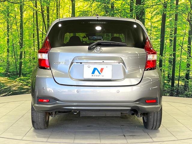 ノート Ｘ　ＦＯＵＲ　スマートセーフティエディション　４ＷＤ　純正ＳＤナビ　全周囲カメラ　衝突被害軽減システム　禁煙車　ドラレコ　コーナーセンサー　スマートキー　ＬＥＤヘッド　ＥＴＣ　純正１５インチアルミ　車線逸脱警報　オートライト　オートエアコン（15枚目）