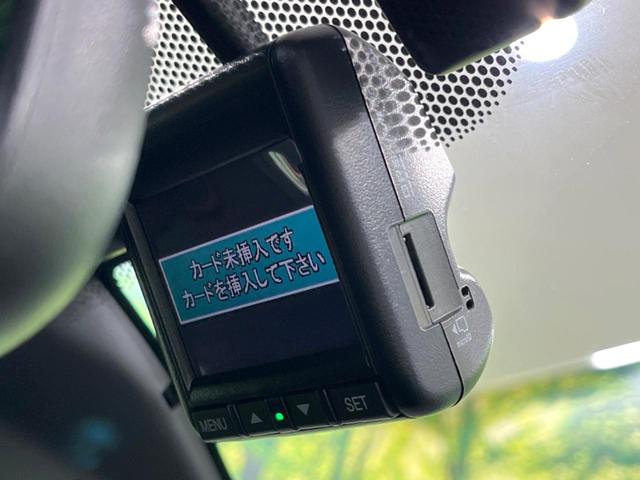 【ドライブレコーダー】安心・安全なカーライフに必須のドライブレコーダーを装備！走行中はもちろん、あおり運転や事故に遭遇した際の状況も映像で記録し、万一のリスクに備えます。