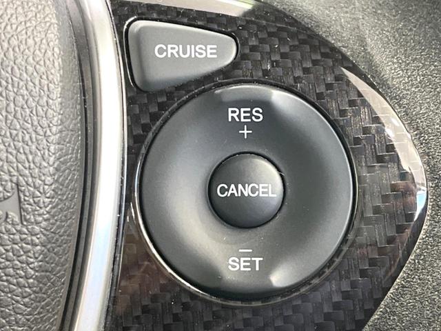 【クルーズコントロール】高速道路もラクラク走行。アクセルを離しても一定速度で走行ができ、長距離運転時の負担を軽減！加速・減速も簡単なスイッチ操作で調整できます。