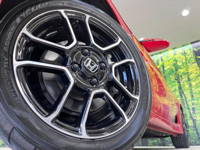 【純正１６インチアルミホイール】外観にマッチした純正アルミホイールを装着しております。各種社外アルミホイールや、スタッドレスタイヤも取扱いしております。是非ご相談ください♪