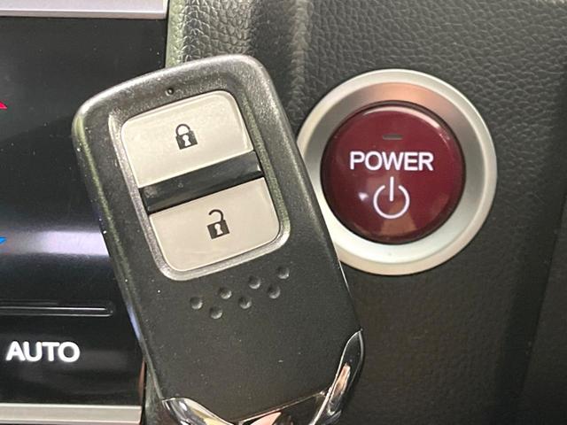 フィットハイブリッド Lパッケージ 4WD 純正SDナビ バックカメラ 禁煙車 ハーフレザーシート ドラレコ スマートキー LEDヘッド ビルトインETC クルコン 純正15インチアルミ オートライト オートエアコン(6枚目)