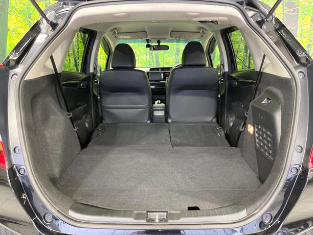フィットハイブリッド Lパッケージ 4WD 純正SDナビ バックカメラ 禁煙車 ハーフレザーシート ドラレコ スマートキー LEDヘッド ビルトインETC クルコン 純正15インチアルミ オートライト オートエアコン(10枚目)
