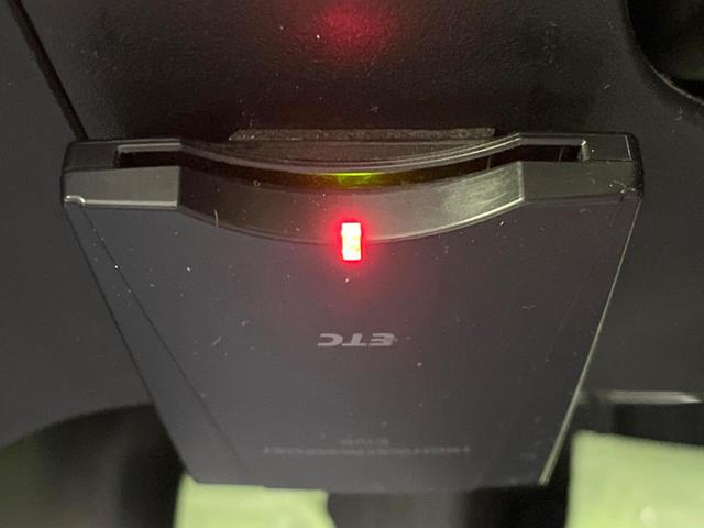 フリード Ｇ　エアロ　ジャストセレクション　電動スライドドア　ディスプレイオーディオ　バックカメラ　禁煙車　ＨＩＤヘッド　ＥＴＣ　オートエアコン　オートライト　Ｂｌｕｅｔｏｏｔｈ接続　ＬＥＤフォグ　電動格納ミラー　盗難防止措置（6枚目）