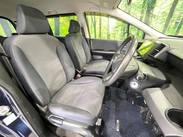 フリード Ｇ　エアロ　ジャストセレクション　電動スライドドア　ディスプレイオーディオ　バックカメラ　禁煙車　ＨＩＤヘッド　ＥＴＣ　オートエアコン　オートライト　Ｂｌｕｅｔｏｏｔｈ接続　ＬＥＤフォグ　電動格納ミラー　盗難防止措置（8枚目）