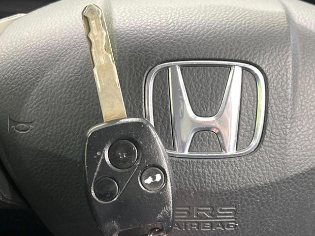 フリード Ｇ　エアロ　ジャストセレクション　電動スライドドア　ディスプレイオーディオ　バックカメラ　禁煙車　ＨＩＤヘッド　ＥＴＣ　オートエアコン　オートライト　Ｂｌｕｅｔｏｏｔｈ接続　ＬＥＤフォグ　電動格納ミラー　盗難防止措置（38枚目）