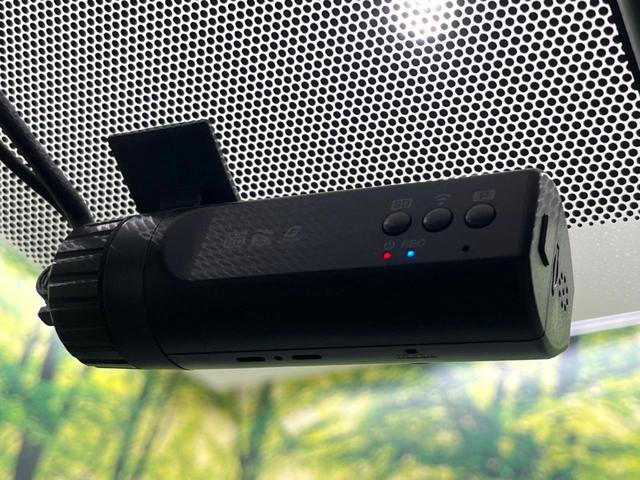 カローラツーリング ハイブリッド　ダブルバイビー　バックカメラ　１００Ｖ電源　衝突被害軽減システム　レーダークルーズ　禁煙車　ハーフレザーシート　ドラレコ　コーナーセンサー　スマートキー　ＬＥＤヘッド　ＥＴＣ２．０　純正１７インチアルミ（6枚目）