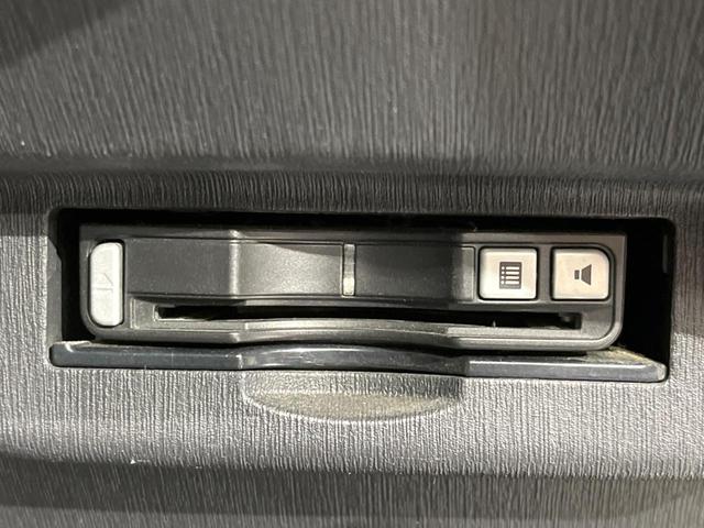 プリウス S HDDナビ バックカメラ 禁煙車 スマートキー HIDヘッド ビルトインETC オートライト オートエアコン CD DVD再生 15インチアルミ 盗難防止装置 プライバシーガラス(5枚目)