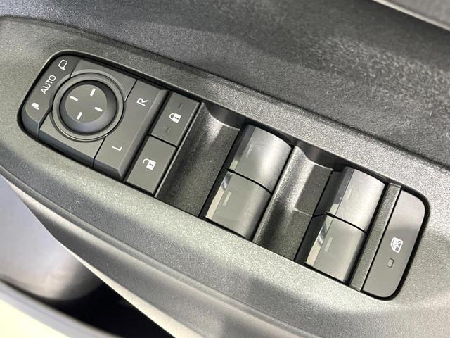 ヤリスクロス ハイブリッドZ バックカメラ 衝突被害軽減システム レーダークルーズ 禁煙車 ハーフレザーシート パワーシート ドラレコ コーナーセンサー スマートキー LEDヘッド ナビ連動ETC 純正18インチアルミ(33枚目)