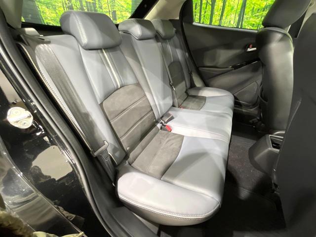 後部座席も気になるようなキズ・汚れやへたり等、大きなダメージはなく、良好な状態です。