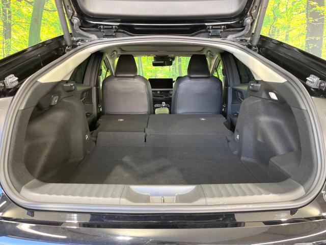 プリウス Z ガラスルーフ 全周囲カメラ 100V電源 12.3型ディスプレイオーディオ 衝突被害軽減システム レーダークルーズ 禁煙車 電動リアゲート ハーフレザーシート 前席シートエアコン パワーシート(10枚目)