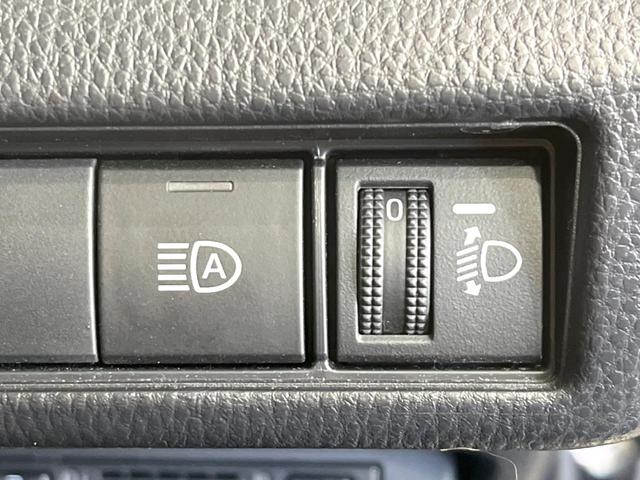 プリウス Z ガラスルーフ 全周囲カメラ 100V電源 12.3型ディスプレイオーディオ 衝突被害軽減システム レーダークルーズ 禁煙車 電動リアゲート ハーフレザーシート 前席シートエアコン パワーシート(45枚目)