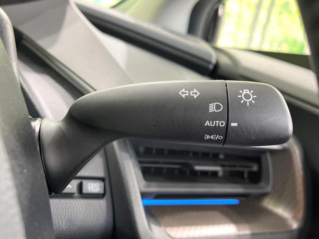 プリウス Z ガラスルーフ 全周囲カメラ 100V電源 12.3型ディスプレイオーディオ 衝突被害軽減システム レーダークルーズ 禁煙車 電動リアゲート ハーフレザーシート 前席シートエアコン パワーシート(53枚目)