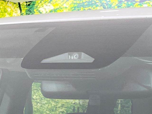 �y�g���^�Z�[�t�e�B�Z���X�z���s���ɑO���̎ԗ�����F�����A�Փ˂������Ȏ��͌x��ƃu���[�L�ŏՓˉ���Ɣ�Q�y�����A�V�X�g�B�����S�Ƀh���C�u�����y���݂��������܂��B