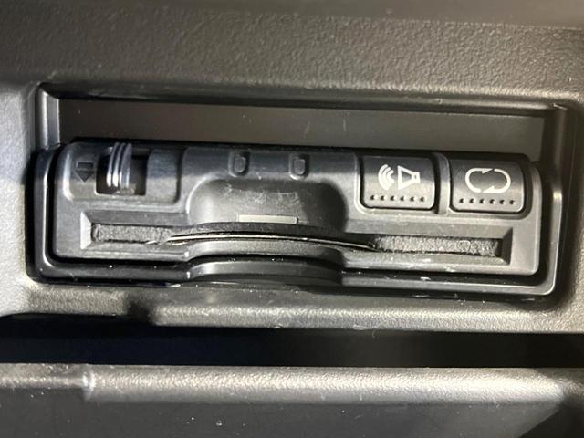 セレナ ハイウェイスター　ガラスルーフ　両側電動ドア　純正ＨＤＤナビ　バックカメラ　衝突被害軽減システム　禁煙車　スマートキー　ＨＩＤヘッド　ビルトインＥＴＣ　クルコン　純正１６インチアルミ　オートライト　オートエアコン（7枚目）