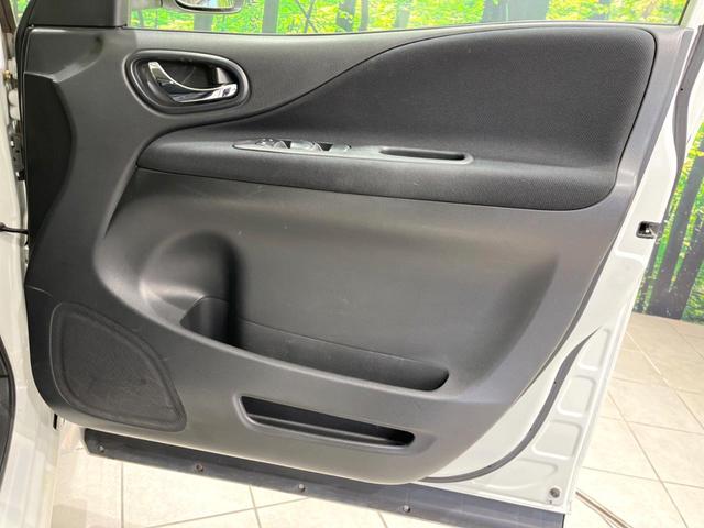 セレナ ハイウェイスター　ガラスルーフ　両側電動ドア　純正ＨＤＤナビ　バックカメラ　衝突被害軽減システム　禁煙車　スマートキー　ＨＩＤヘッド　ビルトインＥＴＣ　クルコン　純正１６インチアルミ　オートライト　オートエアコン（33枚目）