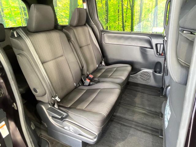 ノア Ｓｉ　両側電動ドア　純正９型ナビ　後席モニター　バックカメラ　衝突被害軽減システム　禁煙車　ドラレコ　スマートキー　ＬＥＤヘッド　ナビ連動ＥＴＣ　クルコン　純正１６インチアルミ　オートハイビーム（9枚目）