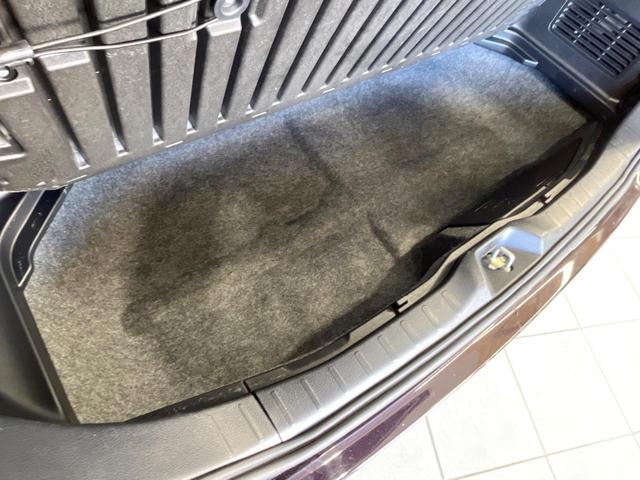 ノア Ｓｉ　両側電動ドア　純正９型ナビ　後席モニター　バックカメラ　衝突被害軽減システム　禁煙車　ドラレコ　スマートキー　ＬＥＤヘッド　ナビ連動ＥＴＣ　クルコン　純正１６インチアルミ　オートハイビーム（28枚目）