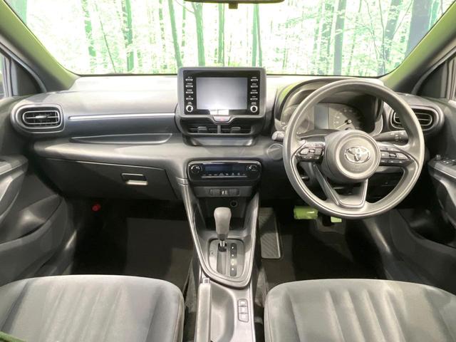 ヤリス ハイブリッドＸ　８インチディスプレイ　バックカメラ　衝突被害軽減システム　レーダークルーズ　禁煙車　ビルトインＥＴＣ　オートハイビーム　車線逸脱警報　オートライト　オートエアコン　Ｂｌｕｅｔｏｏｔｈ　フルセグ（2枚目）