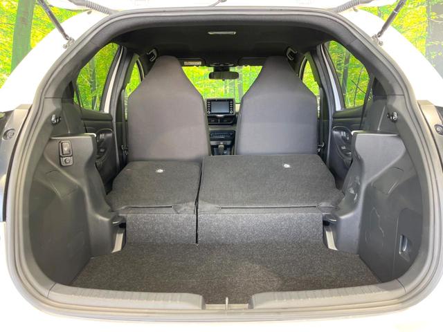 ヤリス ハイブリッドＸ　８インチディスプレイ　バックカメラ　衝突被害軽減システム　レーダークルーズ　禁煙車　ビルトインＥＴＣ　オートハイビーム　車線逸脱警報　オートライト　オートエアコン　Ｂｌｕｅｔｏｏｔｈ　フルセグ（10枚目）