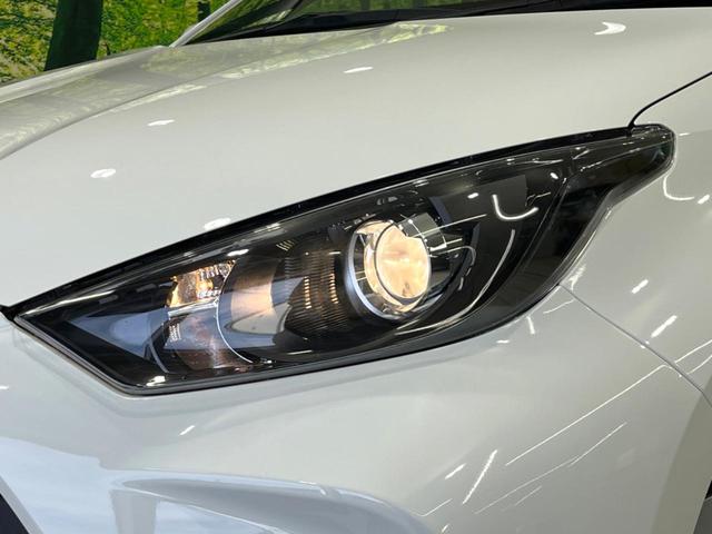 ヤリス ハイブリッドＸ　８インチディスプレイ　バックカメラ　衝突被害軽減システム　レーダークルーズ　禁煙車　ビルトインＥＴＣ　オートハイビーム　車線逸脱警報　オートライト　オートエアコン　Ｂｌｕｅｔｏｏｔｈ　フルセグ（12枚目）