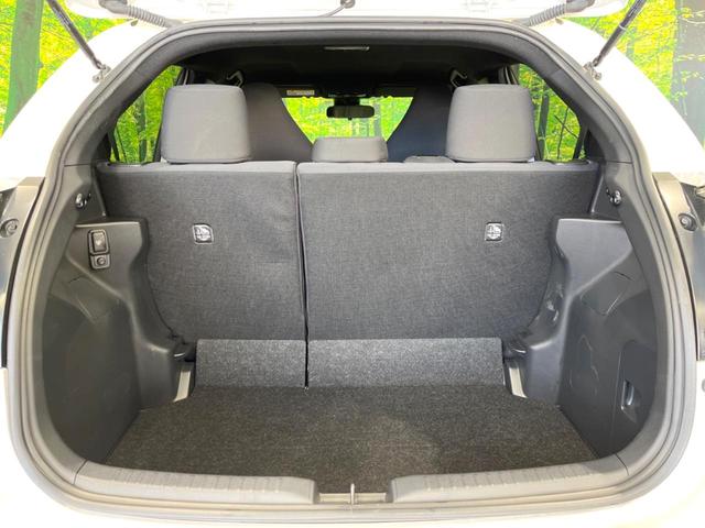 ヤリス ハイブリッドＸ　８インチディスプレイ　バックカメラ　衝突被害軽減システム　レーダークルーズ　禁煙車　ビルトインＥＴＣ　オートハイビーム　車線逸脱警報　オートライト　オートエアコン　Ｂｌｕｅｔｏｏｔｈ　フルセグ（51枚目）