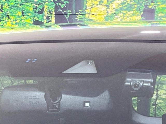 �y�z���_�Z���V���O�z���s���ɑO���̎ԗ�����F�����A�Փ˂������Ȏ��͌x��ƃu���[�L�ŏՓˉ���Ɣ�Q�y�����A�V�X�g�B�����S�Ƀh���C�u�����y���݂��������܂��B