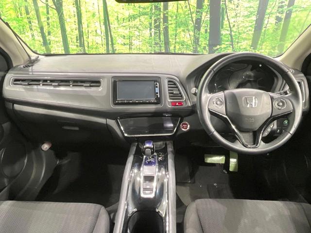 ヴェゼル ハイブリッドＸ　４ＷＤ　純正ＳＤナビ　バックカメラ　衝突被害軽減システム　禁煙車　スマートキー　ＬＥＤヘッド　ＥＴＣ　クルコン　純正１７インチアルミ　車線逸脱警報　オートライト　オートエアコン　Ｂｌｕｅｔｏｏｔｈ（2枚目）