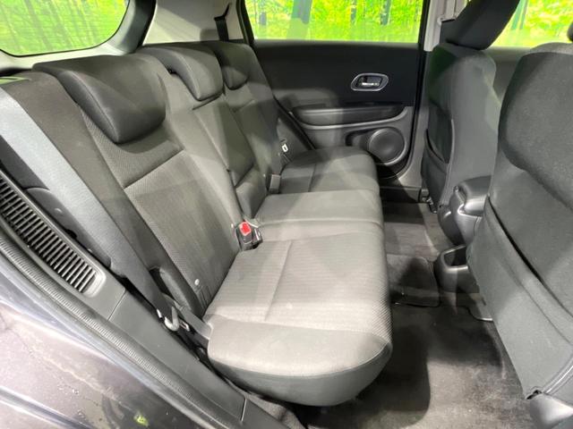 ヴェゼル ハイブリッドＸ　４ＷＤ　純正ＳＤナビ　バックカメラ　衝突被害軽減システム　禁煙車　スマートキー　ＬＥＤヘッド　ＥＴＣ　クルコン　純正１７インチアルミ　車線逸脱警報　オートライト　オートエアコン　Ｂｌｕｅｔｏｏｔｈ（9枚目）